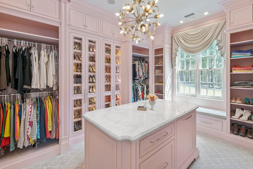 Boutique Closet – Trendy Cabinets